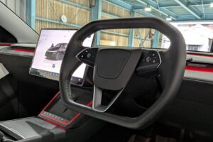 テスラ　サイバーハンドル