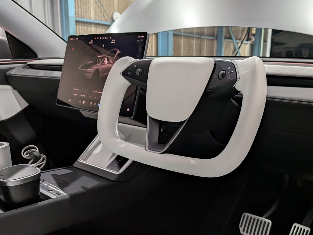 テスラ　ホワイトヨークハンドル