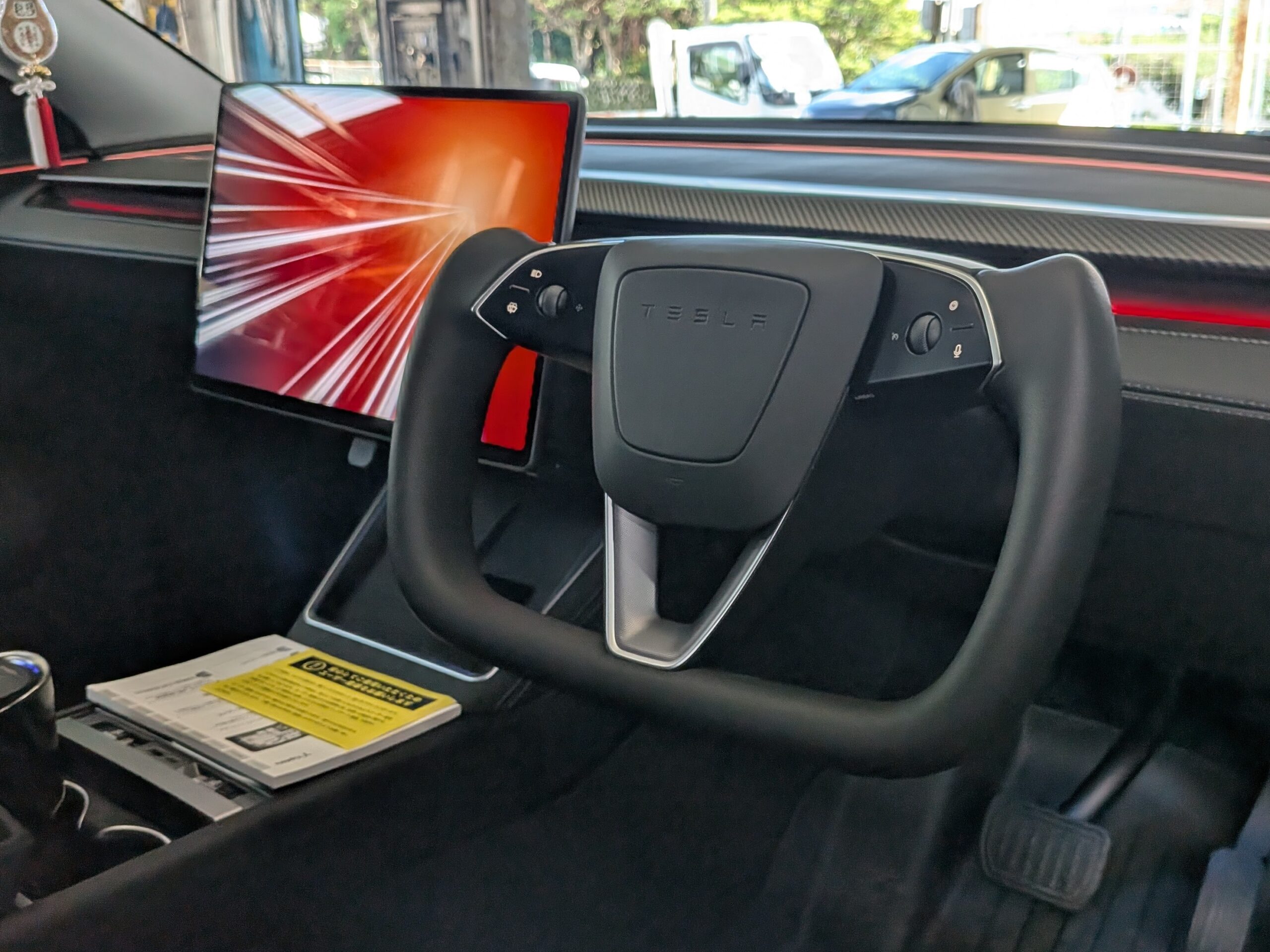 テスラ　ヨークハンドル