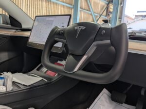 テスラ　ヨークハンドル