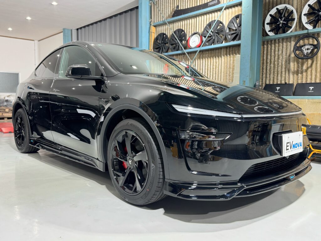 TESLA ブレーキキャリパーカバー