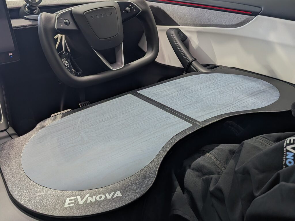 TESLA　折り畳みデスク