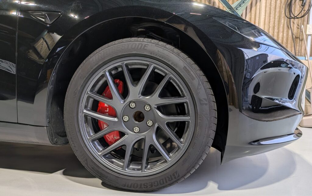 tesla ブレーキキャリパーカバー