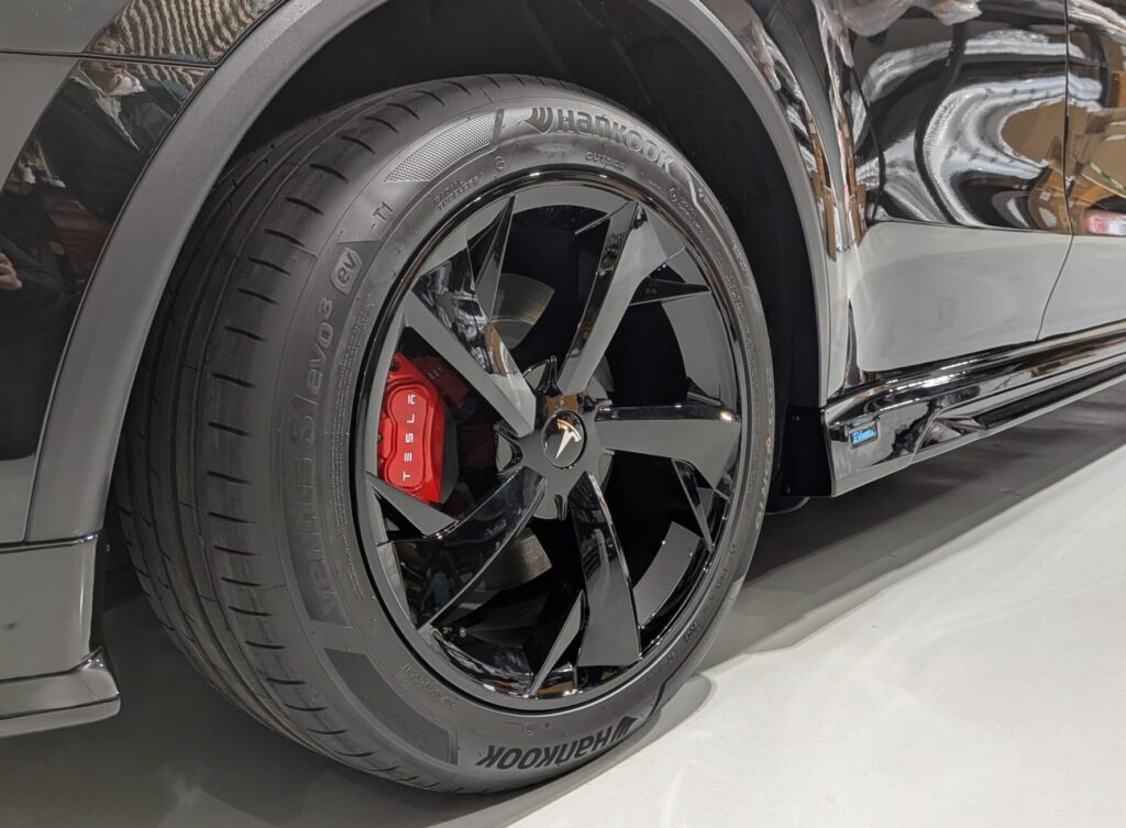 ブレーキキャリパーカバー　TESLA