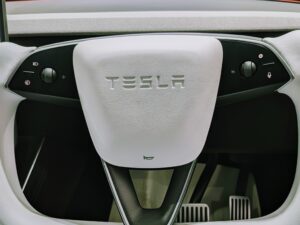 TESLA ヨークハンドル ホーンカバー