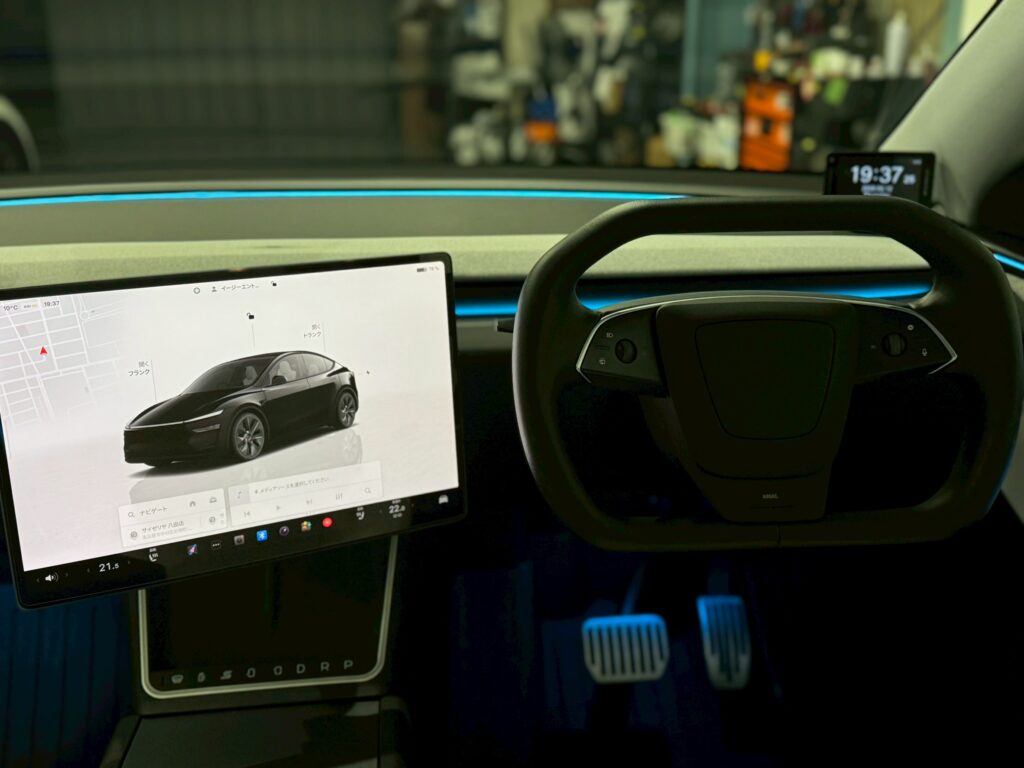 TESLA 画面動かす スイベルマウント