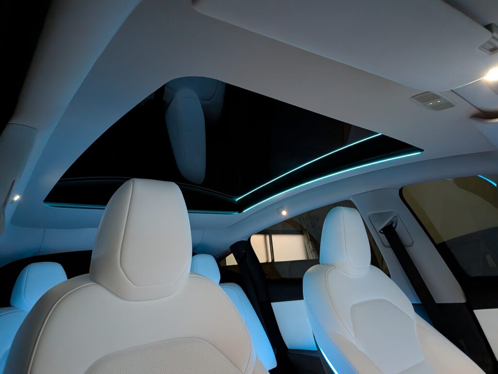 TESLA　ルーフサンシェード