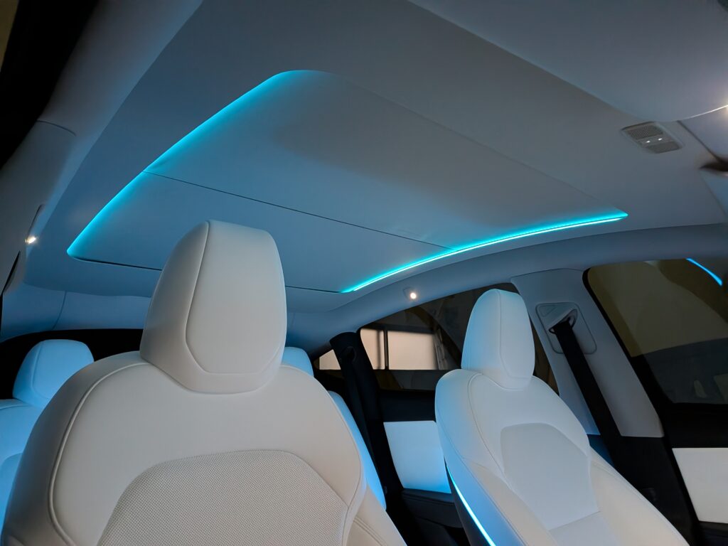 TESLA ルーフサンシェード