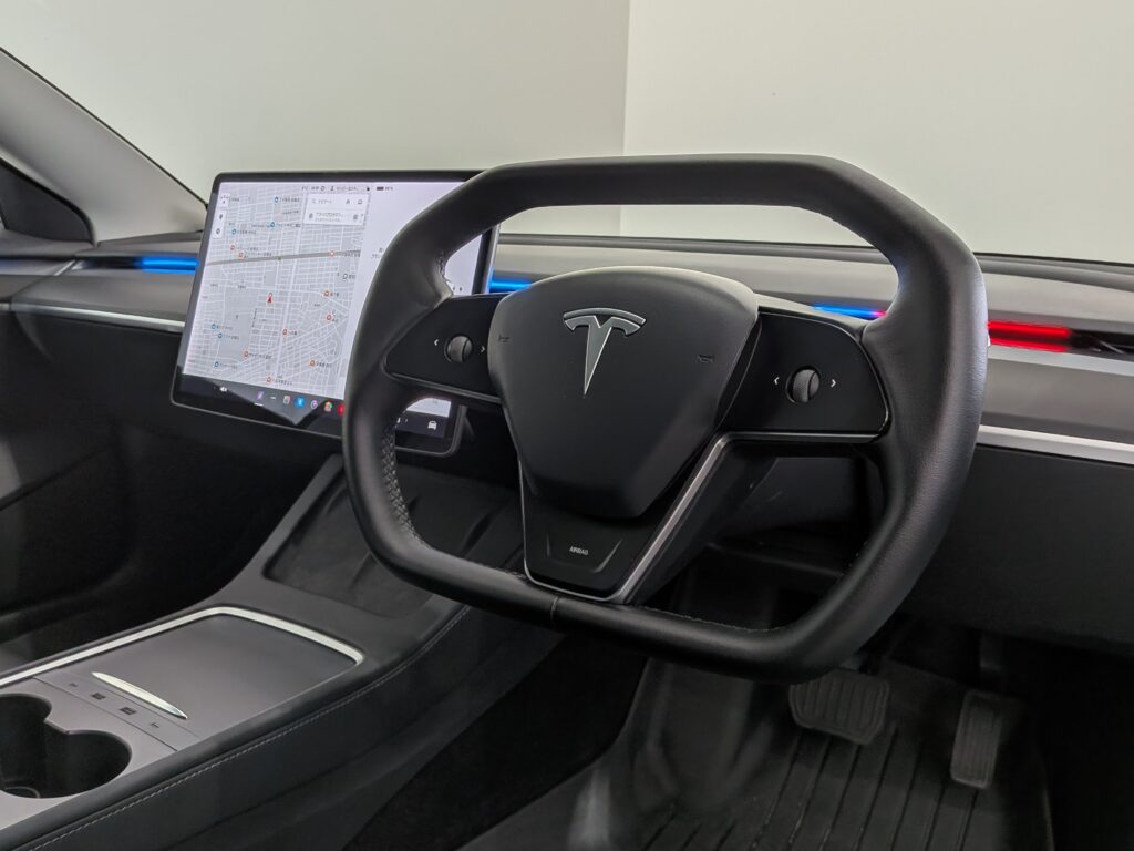 TESLA サイバーハンドル